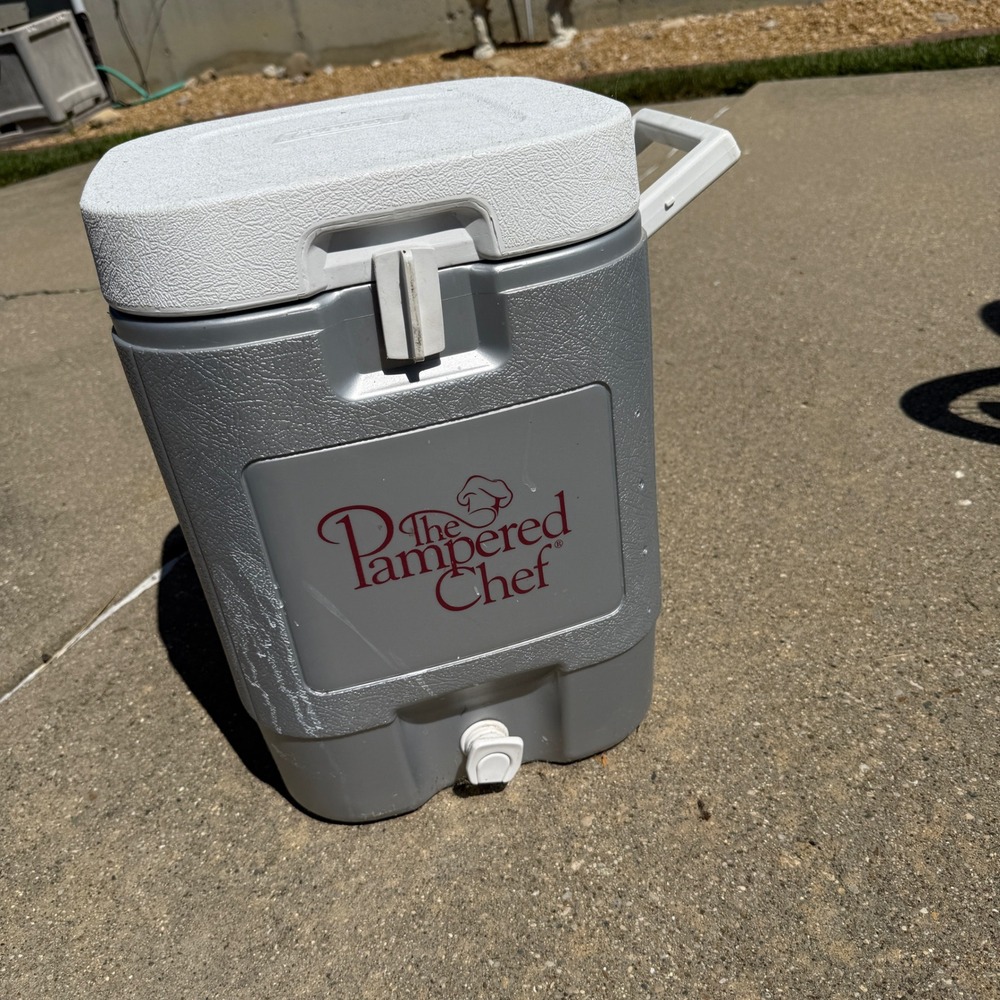 super RARE Vtg Pampered Chef COLEMAN Water Jug Cooler 5 GALLON